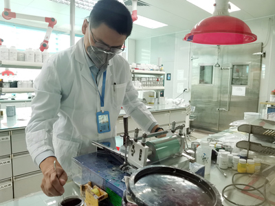 中山最美科技工作者⑨ 馮文照:從零開(kāi)始研發(fā),突破國(guó)產(chǎn)油墨技術(shù)瓶頸