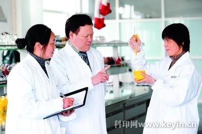 新東方油墨逆流而上 以科研繪宏圖_協(xié)會院校_科印印刷網